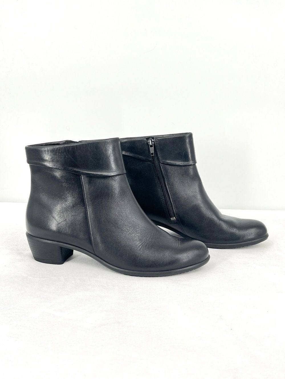 ECCO Shape 35 Black Leather Side Zip Block Heel Ankle Booties EU 38 US 7-7.5